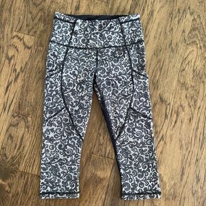 Lululemon capris
